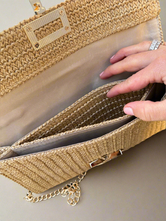 Seasonal Essential Envelope Purse with Chain