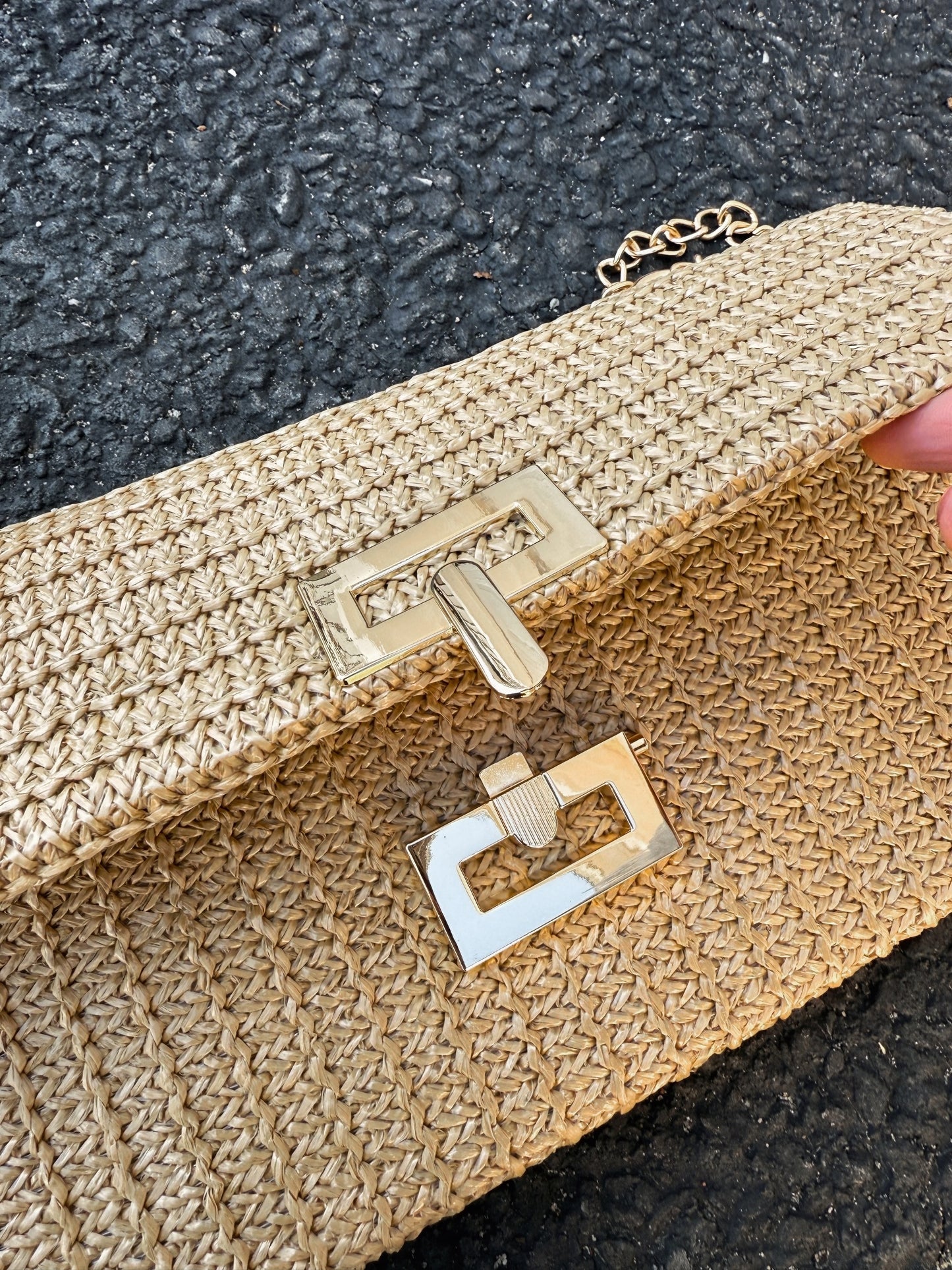 Seasonal Essential Envelope Purse with Chain
