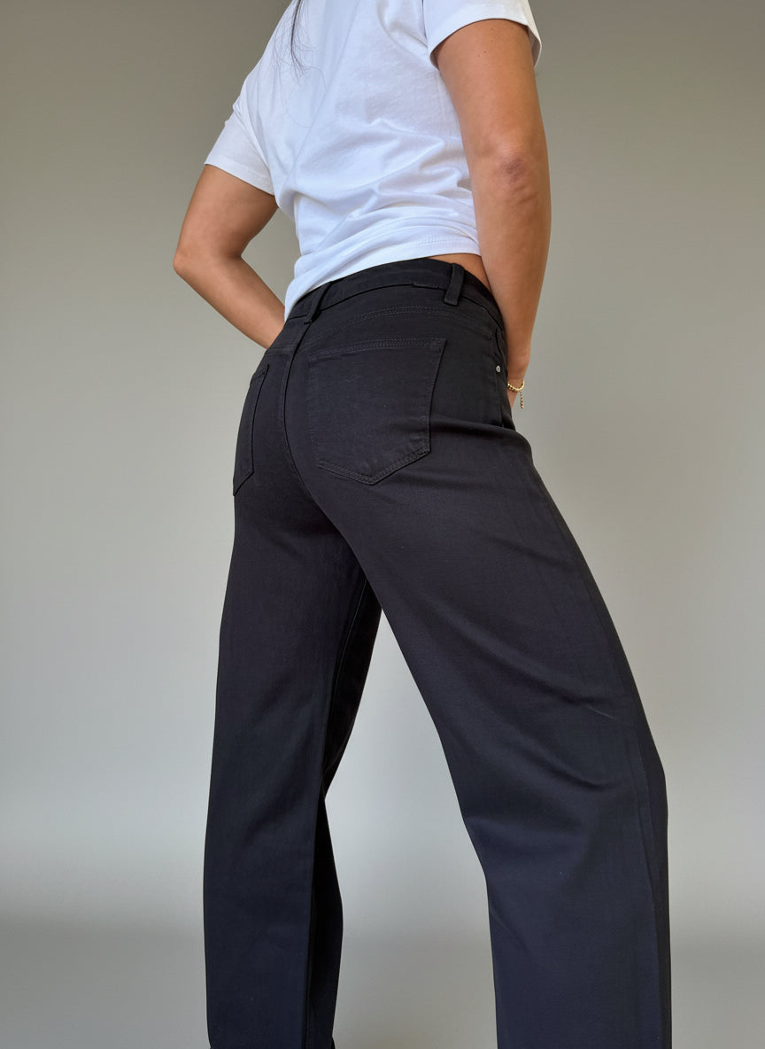 The Weekender Jean - Black