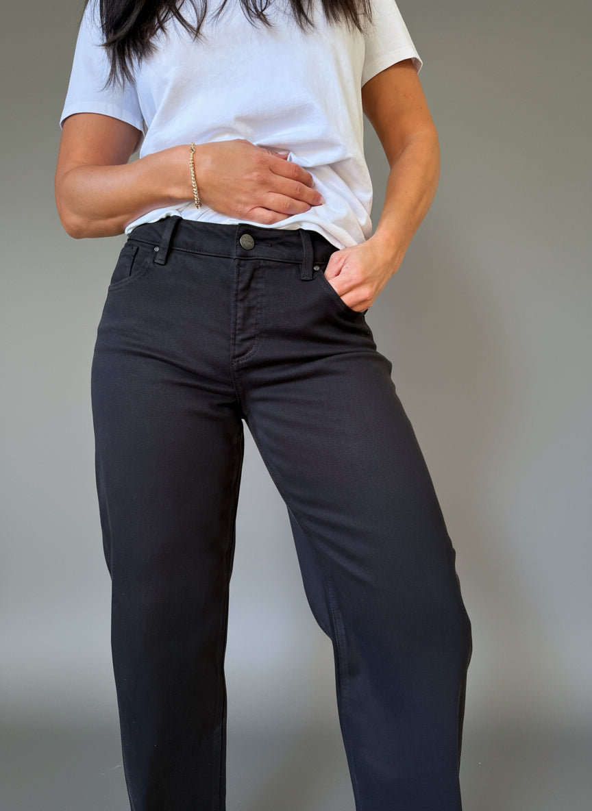 The Weekender Jean - Black