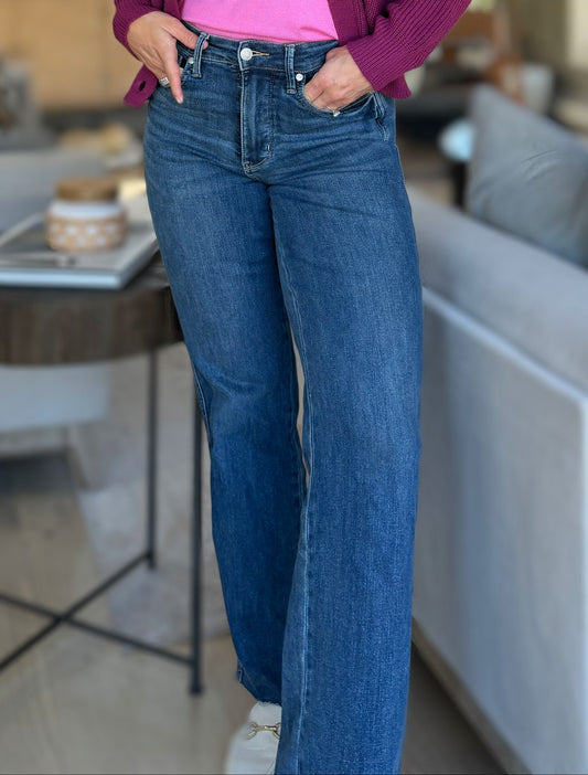 Sculpt & Style Mid-rise Straight Jeans